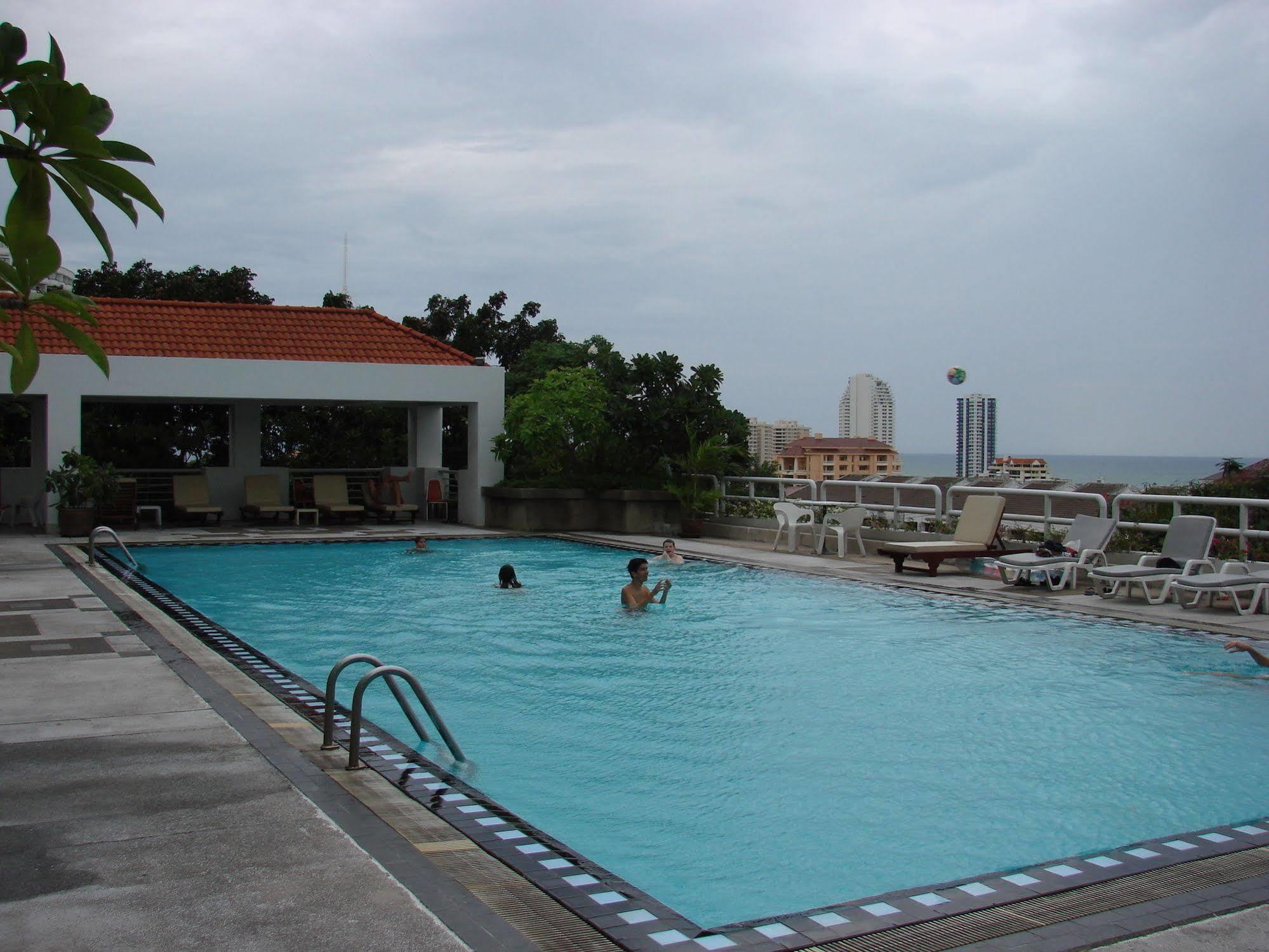 Abricole At Pattaya Hill Lejlighed Eksteriør billede
