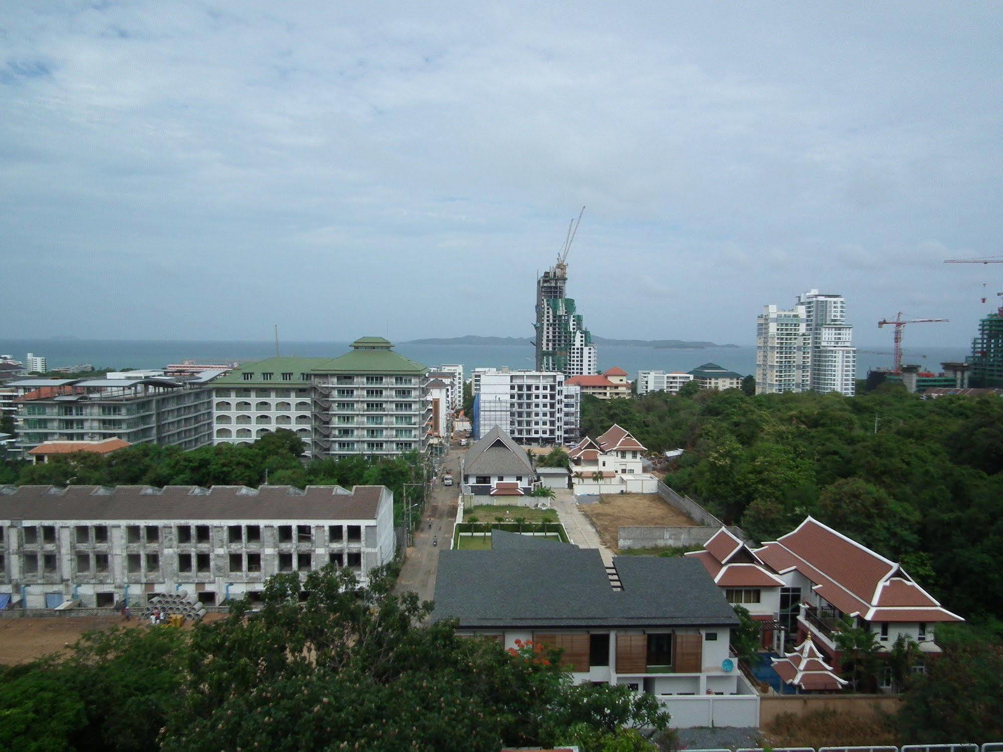 Abricole At Pattaya Hill Lejlighed Eksteriør billede