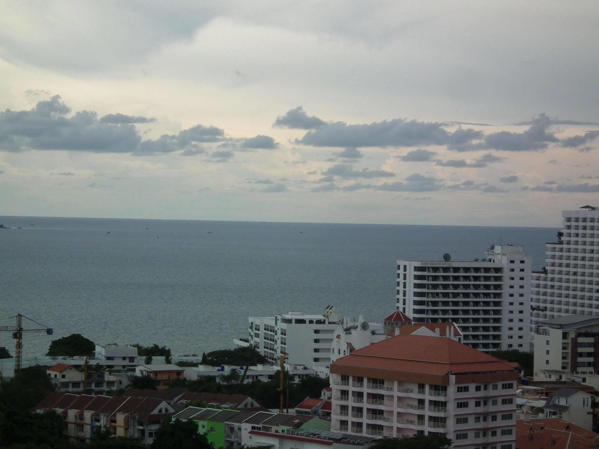 Abricole At Pattaya Hill Lejlighed Eksteriør billede